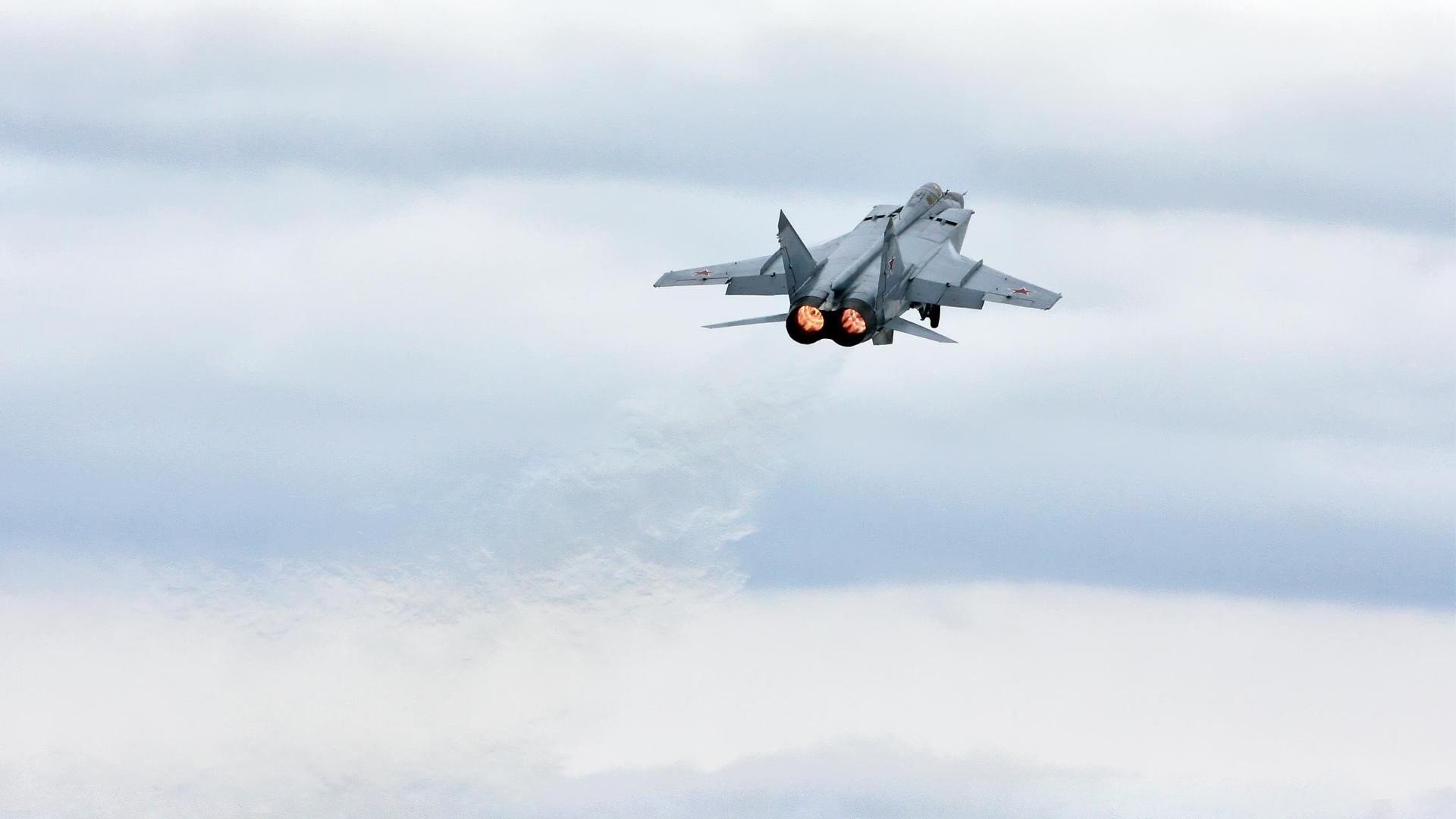 弗朗索瓦·斯图尔特：极具战术眼光的中场球员，始终占据比赛主动