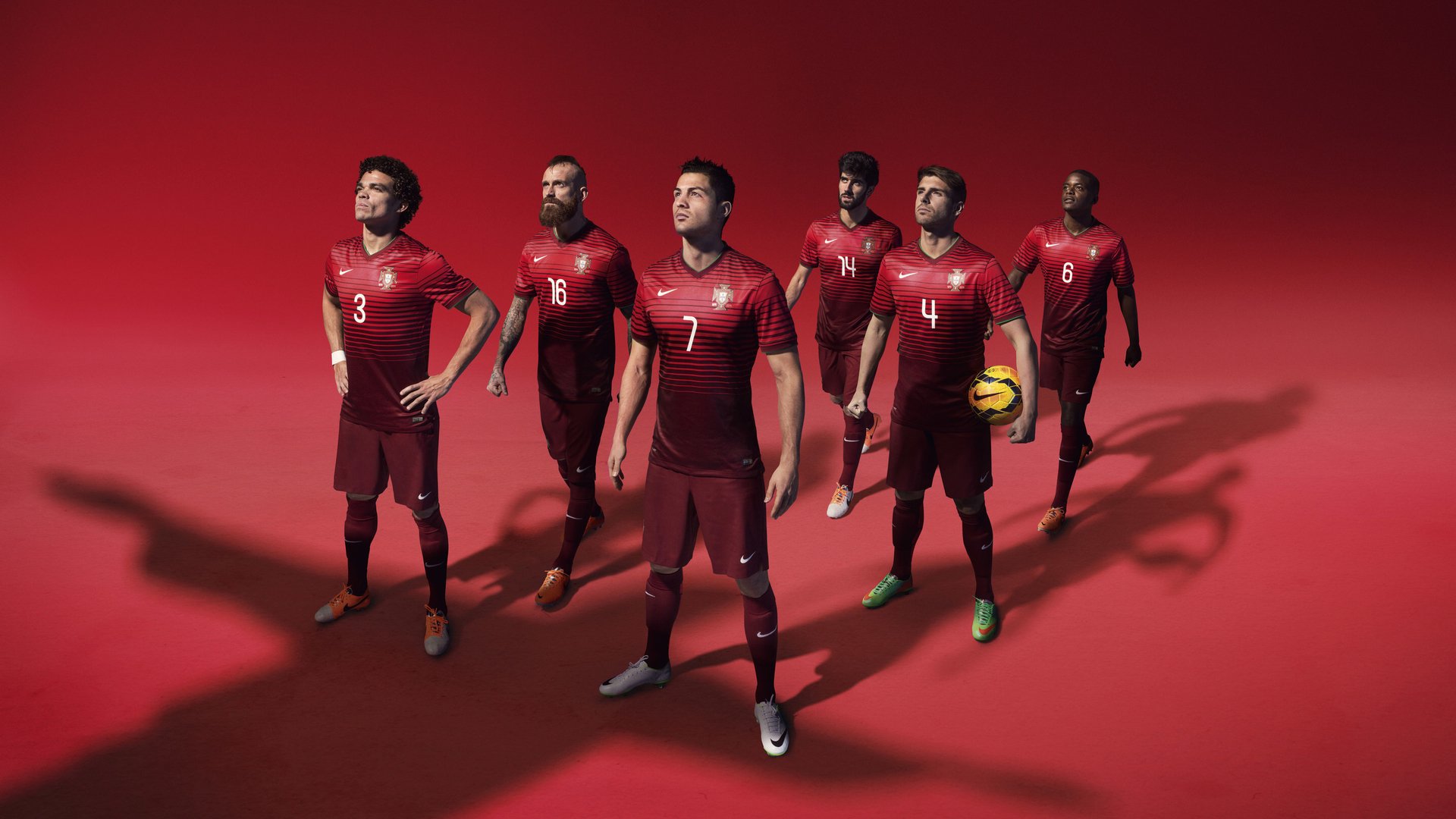 兰斯队员展现团结力量，兰斯10领队